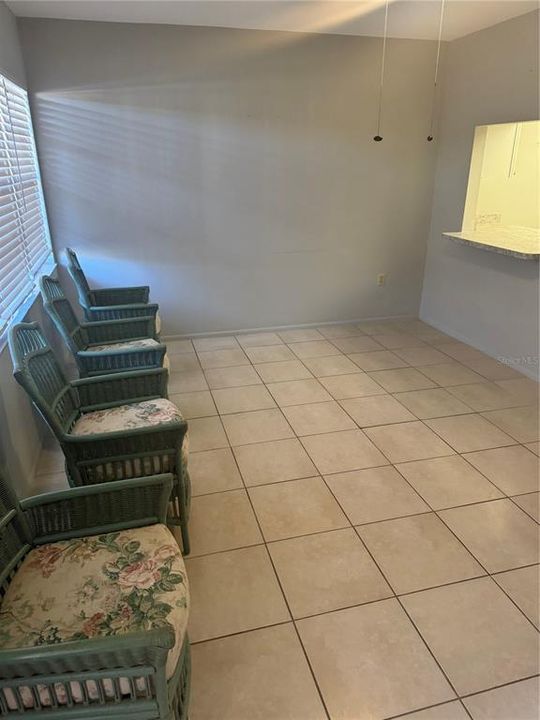 For Sale: $137,000 (1 beds, 1 baths, 647 Square Feet)