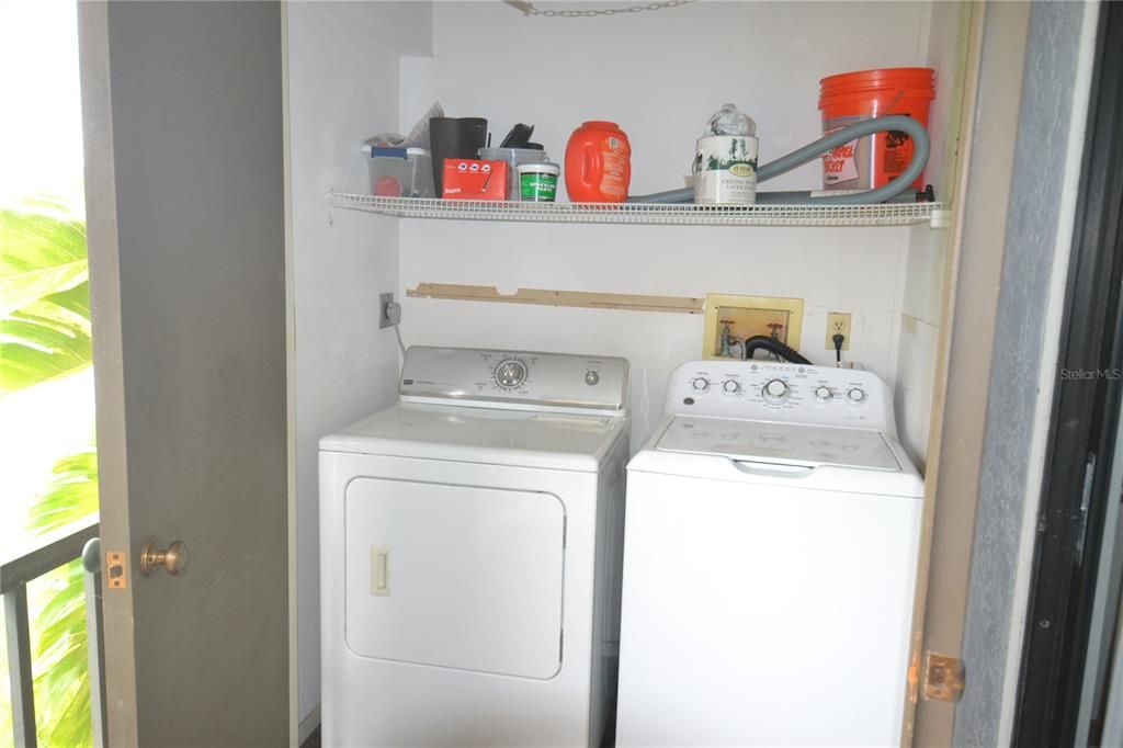 Active With Contract: $2,400 (2 beds, 2 baths, 1094 Square Feet)