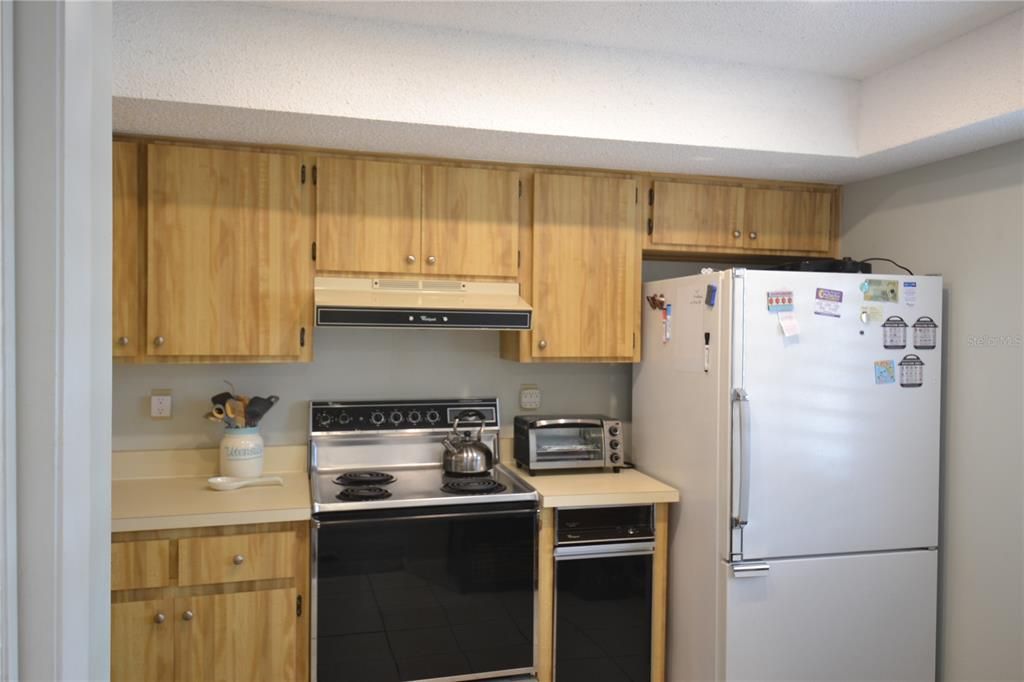 Active With Contract: $2,400 (2 beds, 2 baths, 1094 Square Feet)