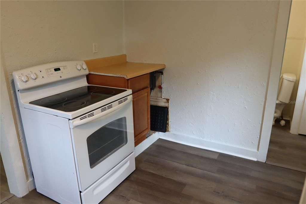 Active With Contract: $117,500 (2 beds, 1 baths, 640 Square Feet)