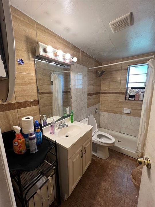 For Sale: $214,000 (3 beds, 1 baths, 816 Square Feet)