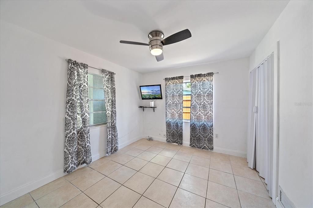 For Sale: $400,000 (3 beds, 2 baths, 1456 Square Feet)