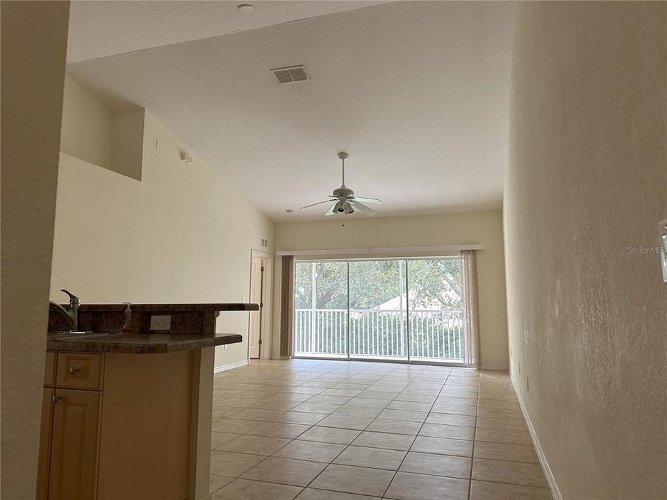 For Rent: $1,800 (3 beds, 2 baths, 1291 Square Feet)