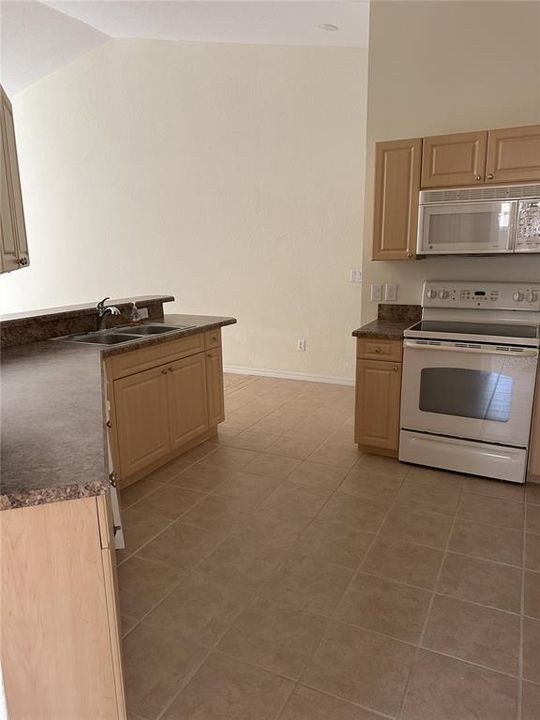 For Rent: $1,800 (3 beds, 2 baths, 1291 Square Feet)