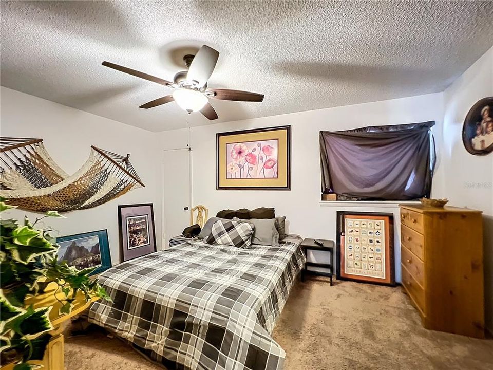 Active With Contract: $94,900 (1 beds, 1 baths, 803 Square Feet)