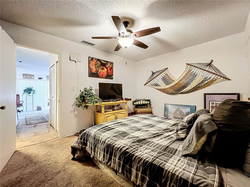 Active With Contract: $94,900 (1 beds, 1 baths, 803 Square Feet)