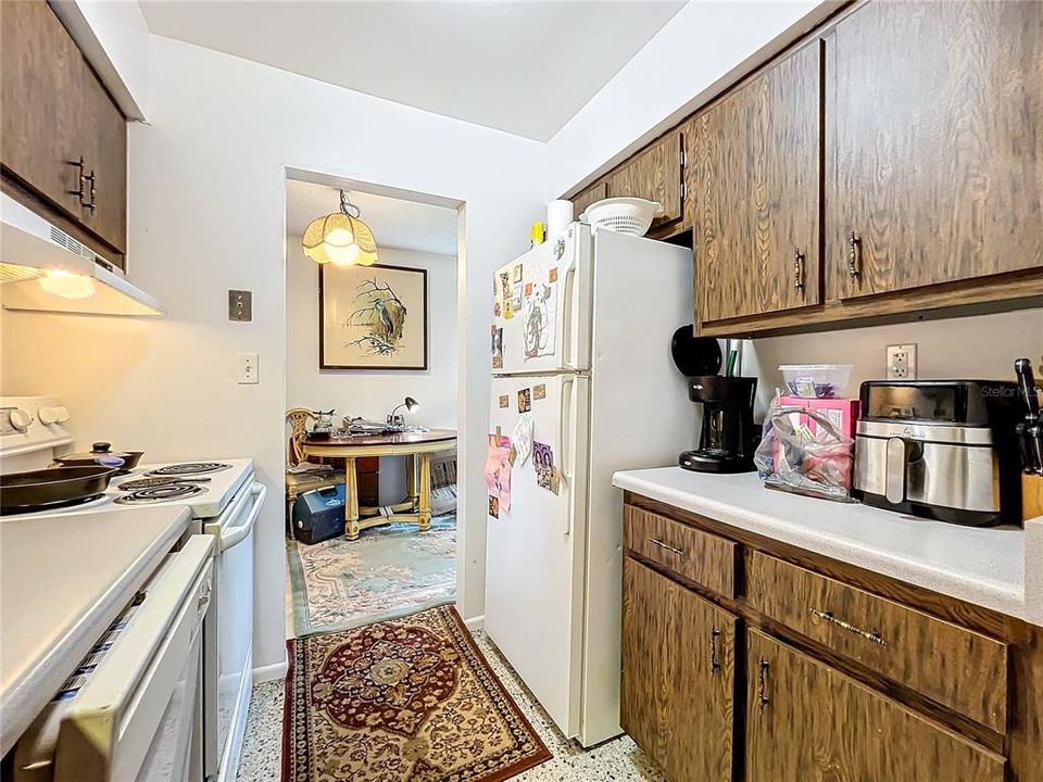 Active With Contract: $94,900 (1 beds, 1 baths, 803 Square Feet)