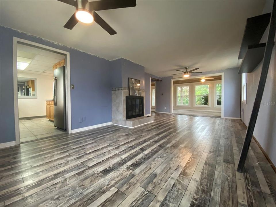 Active With Contract: $275,000 (3 beds, 2 baths, 1144 Square Feet)