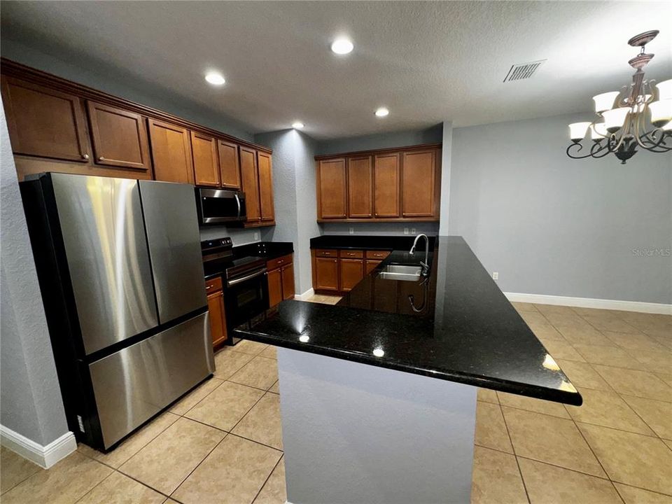 Active With Contract: $2,795 (3 beds, 2 baths, 1636 Square Feet)