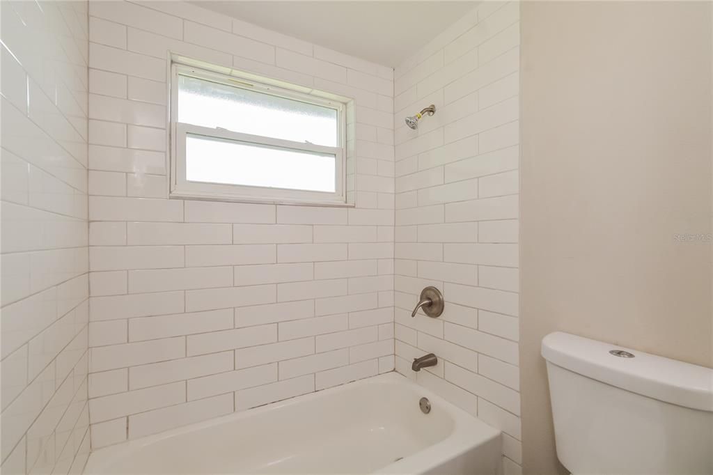 Active With Contract: $1,785 (3 beds, 1 baths, 720 Square Feet)