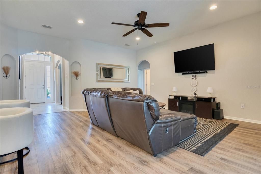 Active With Contract: $499,900 (4 beds, 3 baths, 2428 Square Feet)