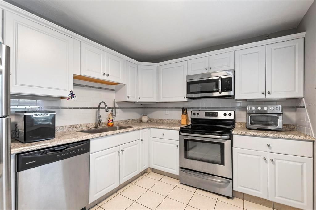 Active With Contract: $258,000 (3 beds, 2 baths, 1483 Square Feet)