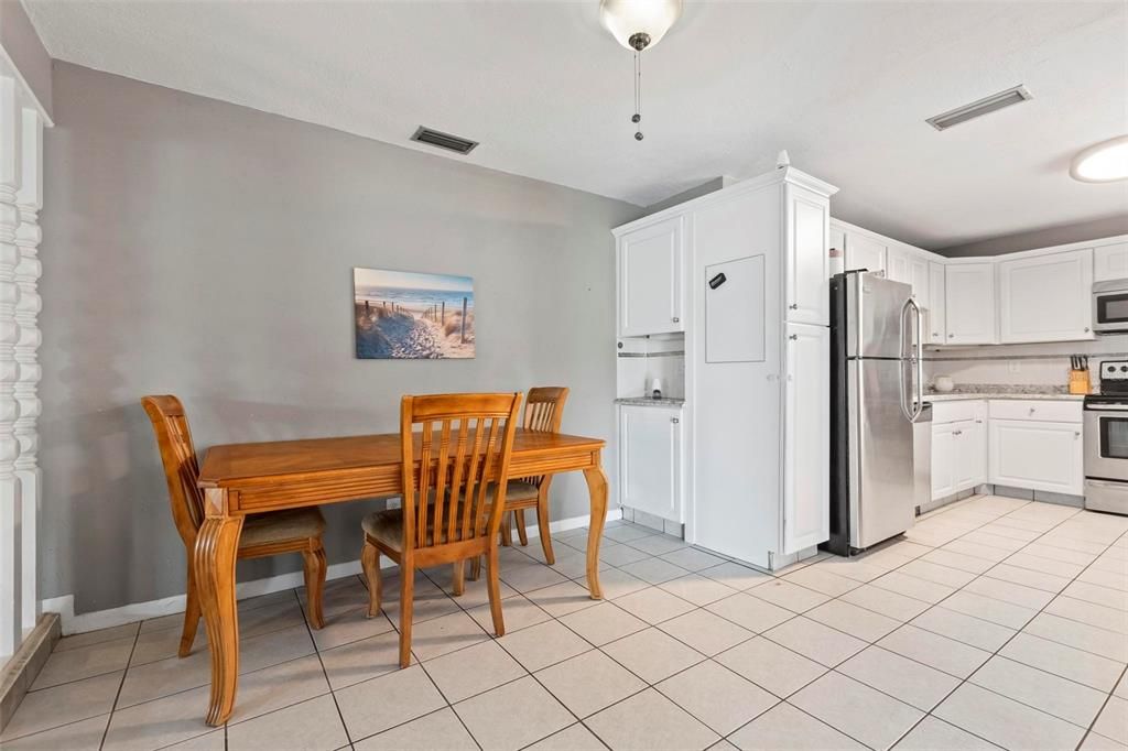 Active With Contract: $258,000 (3 beds, 2 baths, 1483 Square Feet)