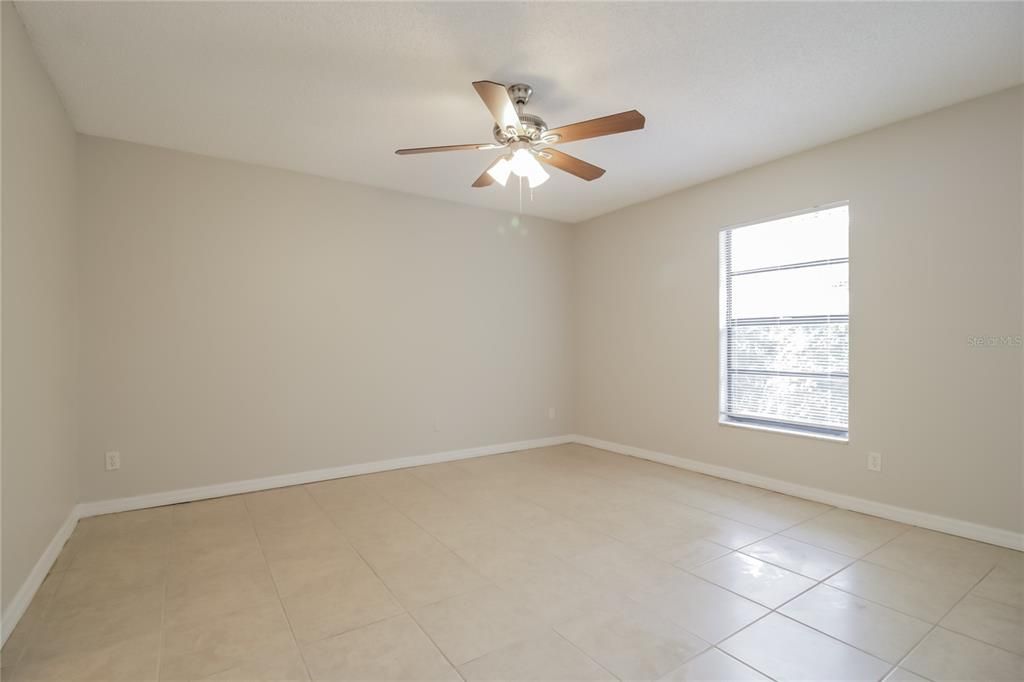 For Rent: $1,400 (3 beds, 2 baths, 1294 Square Feet)