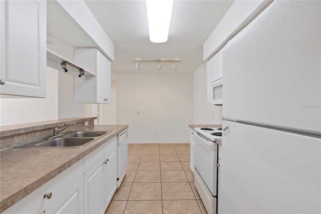 Active With Contract: $1,500 (2 beds, 2 baths, 1029 Square Feet)