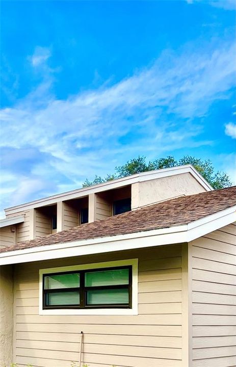 Example of new siding being installed by the HOA