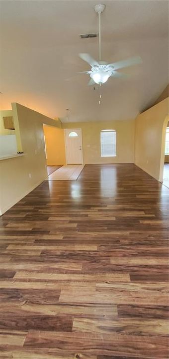 For Rent: $1,600 (3 beds, 2 baths, 1648 Square Feet)