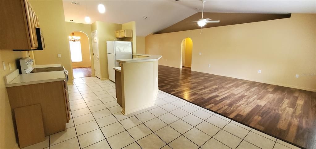 For Rent: $1,600 (3 beds, 2 baths, 1648 Square Feet)