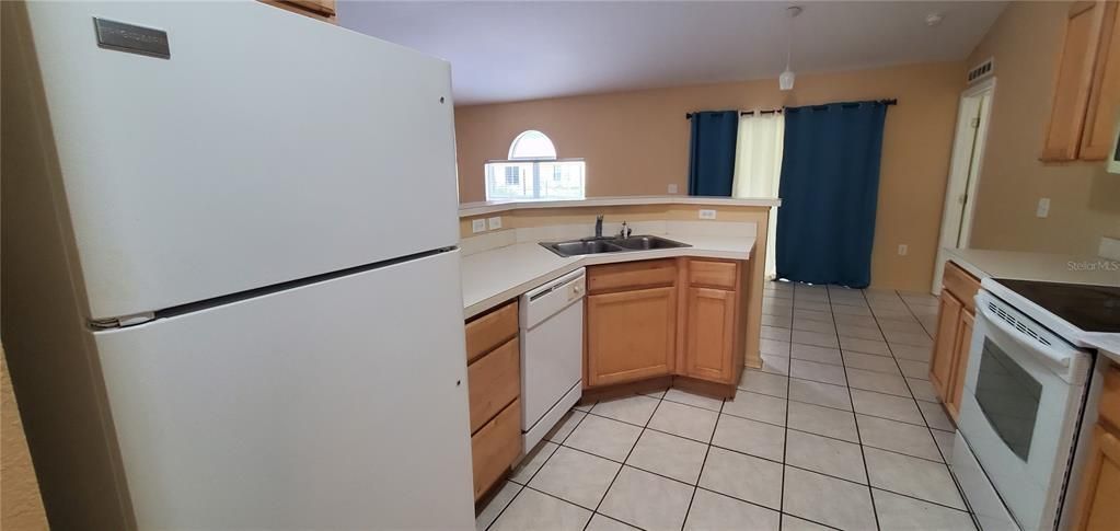 For Rent: $1,600 (3 beds, 2 baths, 1648 Square Feet)