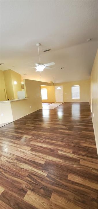 For Rent: $1,600 (3 beds, 2 baths, 1648 Square Feet)