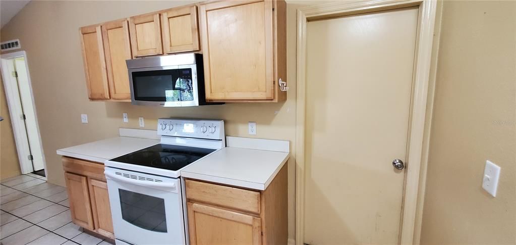 For Rent: $1,600 (3 beds, 2 baths, 1648 Square Feet)