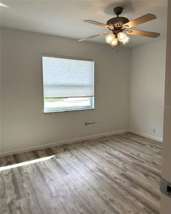 Active With Contract: $245,500 (2 beds, 1 baths, 858 Square Feet)