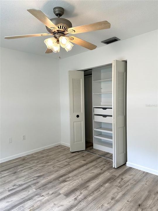 Active With Contract: $245,500 (2 beds, 1 baths, 858 Square Feet)