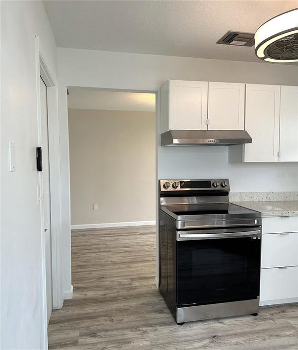 Active With Contract: $245,500 (2 beds, 1 baths, 858 Square Feet)