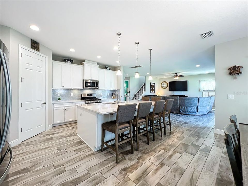 Active With Contract: $499,900 (4 beds, 2 baths, 2731 Square Feet)