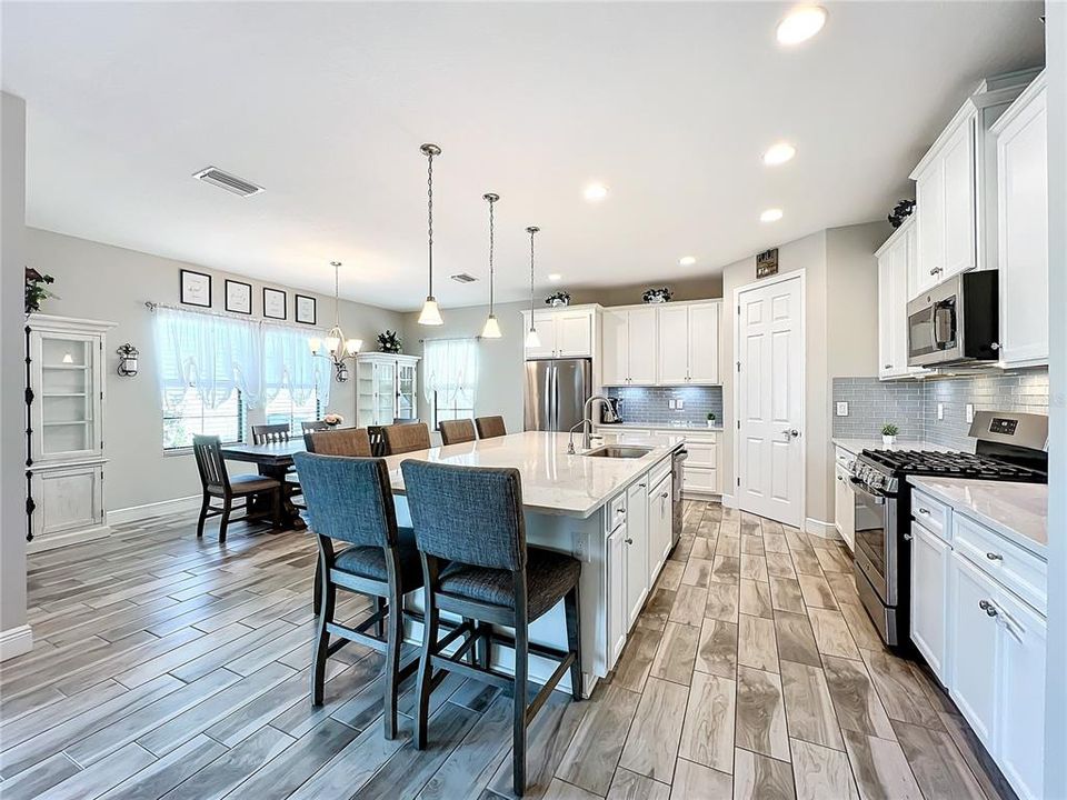 Active With Contract: $499,900 (4 beds, 2 baths, 2731 Square Feet)