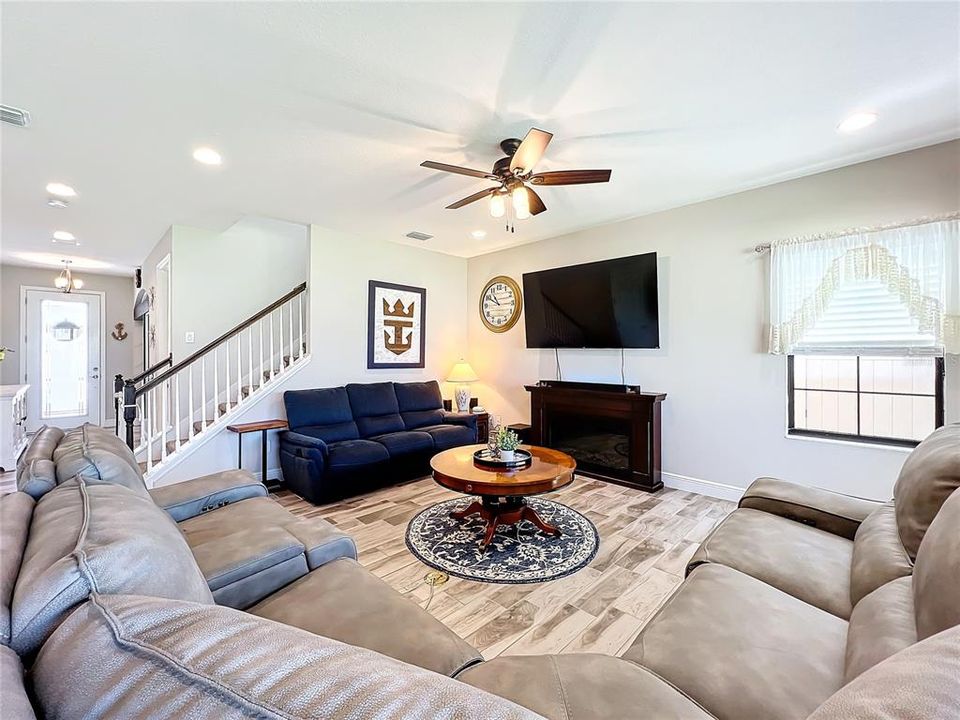 Active With Contract: $499,900 (4 beds, 2 baths, 2731 Square Feet)