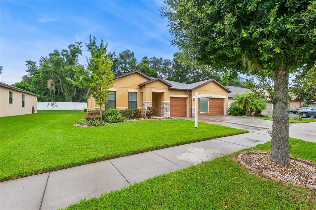 Active With Contract: $2,750 (4 beds, 2 baths, 2426 Square Feet)