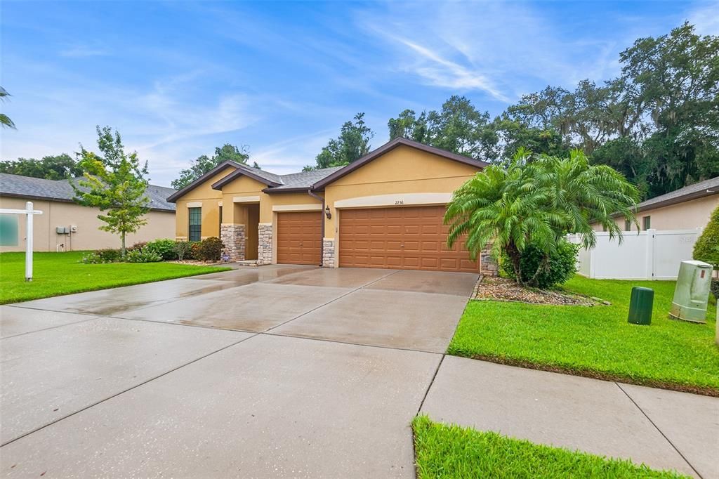 Active With Contract: $2,750 (4 beds, 2 baths, 2426 Square Feet)