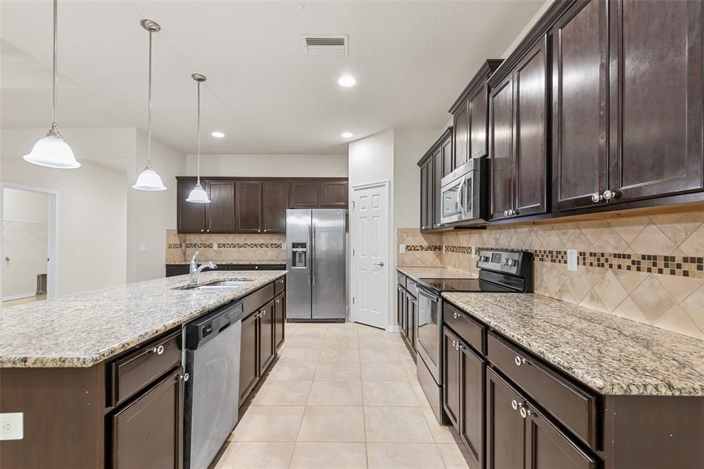 Active With Contract: $2,750 (4 beds, 2 baths, 2426 Square Feet)