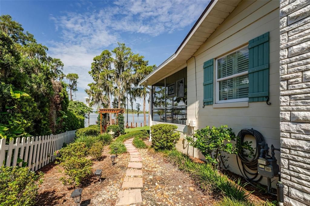 For Sale: $3,350,000 (3 beds, 2 baths, 2104 Square Feet)