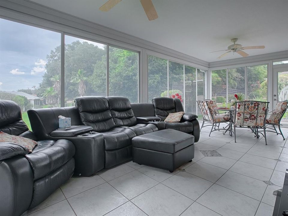 BEAUTIFUL VIEWS AND PLENTY OF SPACE IN THE LANAI! NO KISSING LANAI HERE, GREAT PRIVACY