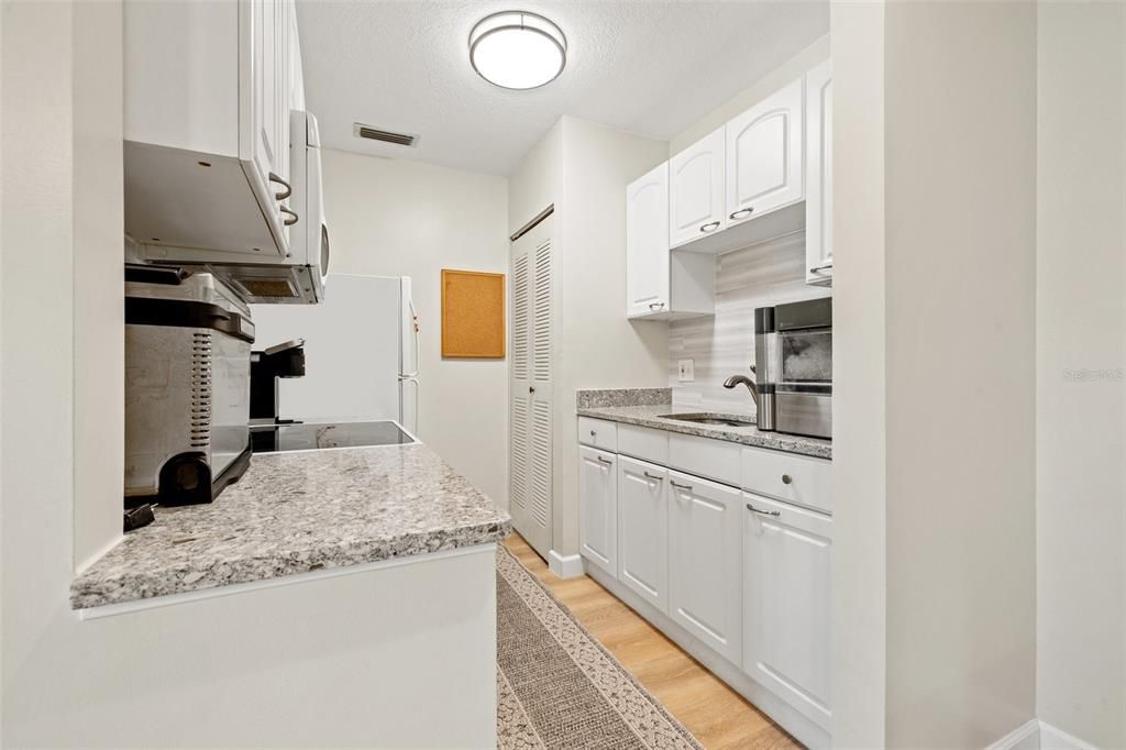 Active With Contract: $119,400 (1 beds, 1 baths, 480 Square Feet)