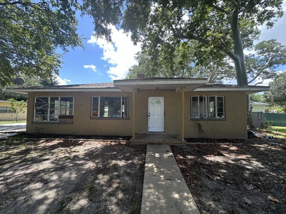 Active With Contract: $250,000 (3 beds, 2 baths, 1118 Square Feet)