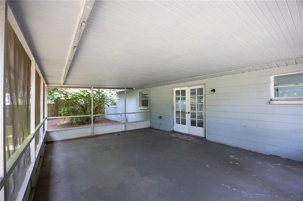 Active With Contract: $264,900 (3 beds, 2 baths, 1323 Square Feet)