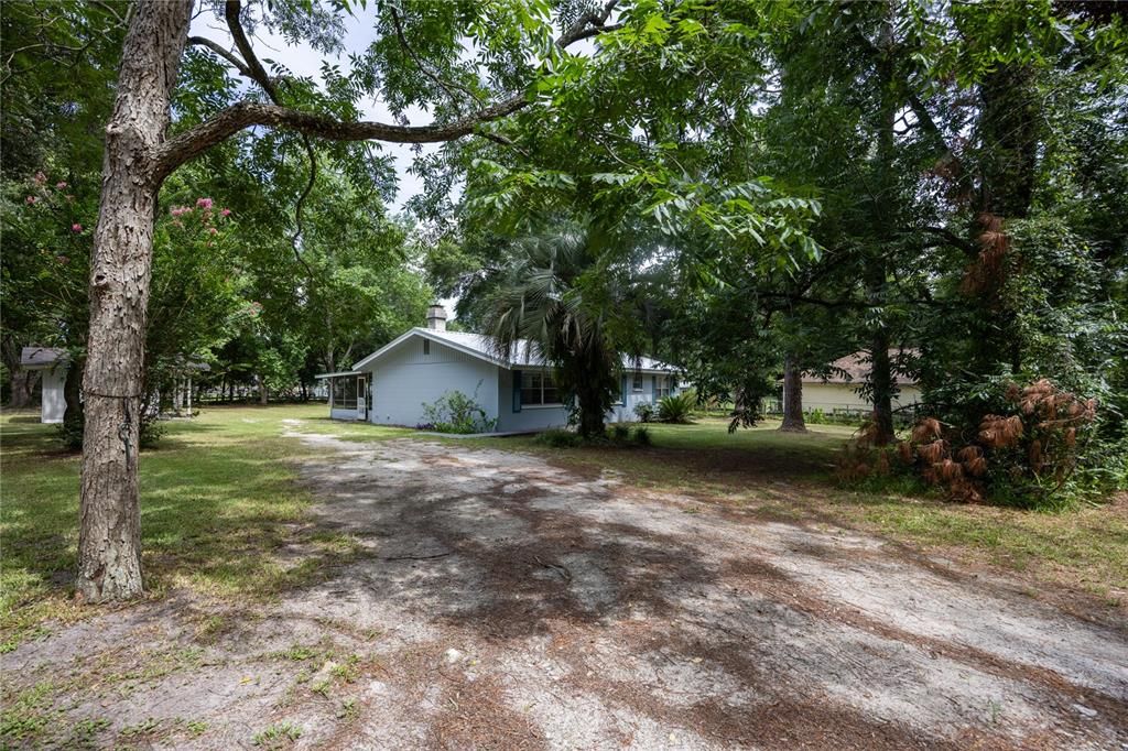 Active With Contract: $264,900 (3 beds, 2 baths, 1323 Square Feet)