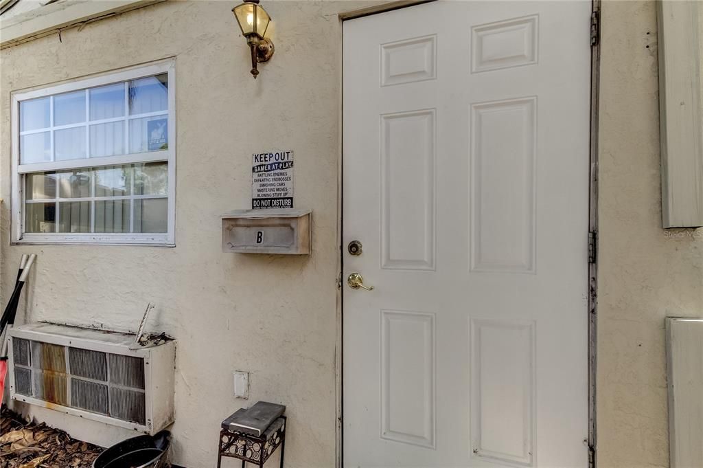 Private Entrance to Detached Apartment 1