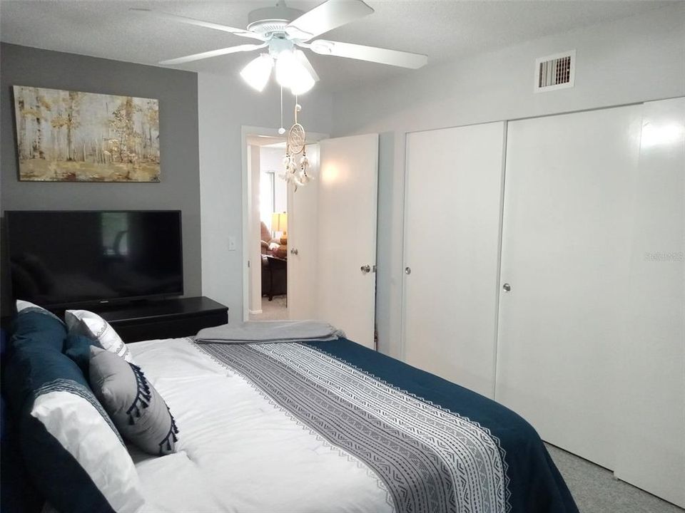 Active With Contract: $168,800 (2 beds, 2 baths, 1100 Square Feet)