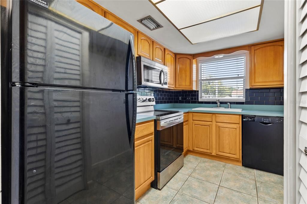 Active With Contract: $124,900 (1 beds, 1 baths, 845 Square Feet)