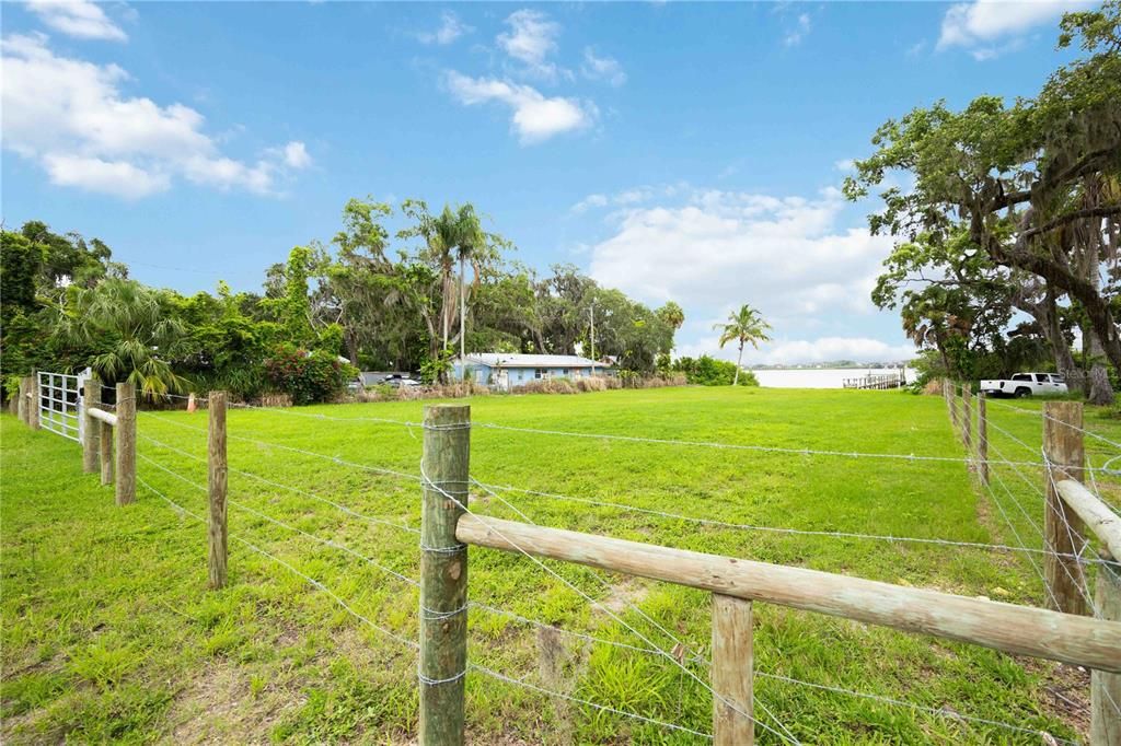 En Venta: $799,000 (0.37 acres)