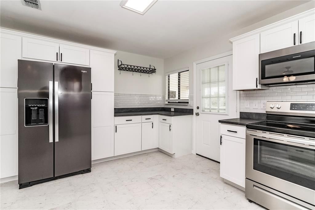 Active With Contract: $174,900 (2 beds, 2 baths, 960 Square Feet)