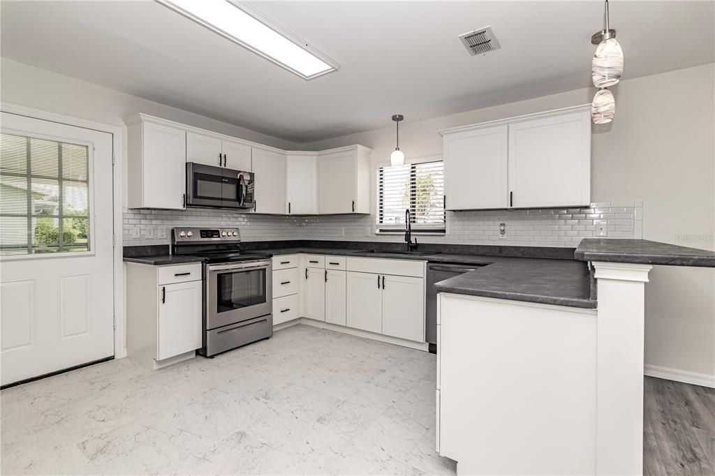 Active With Contract: $174,900 (2 beds, 2 baths, 960 Square Feet)