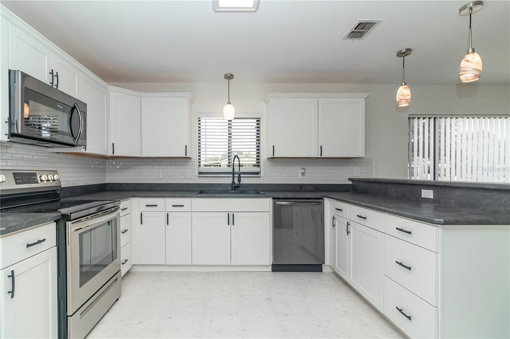 Active With Contract: $174,900 (2 beds, 2 baths, 960 Square Feet)