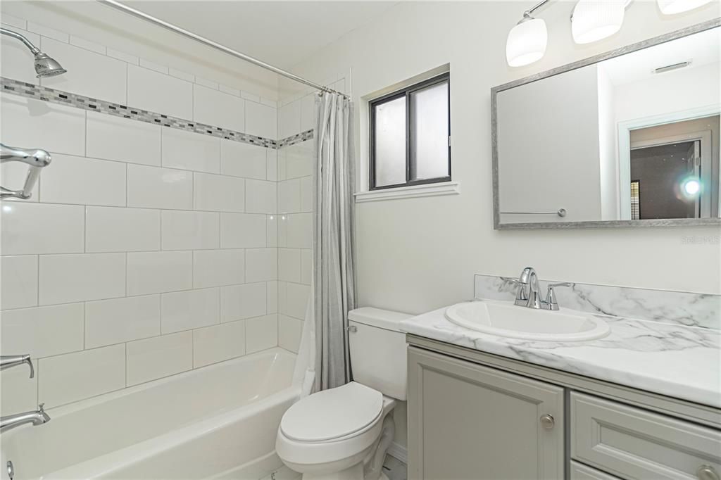 Active With Contract: $174,900 (2 beds, 2 baths, 960 Square Feet)