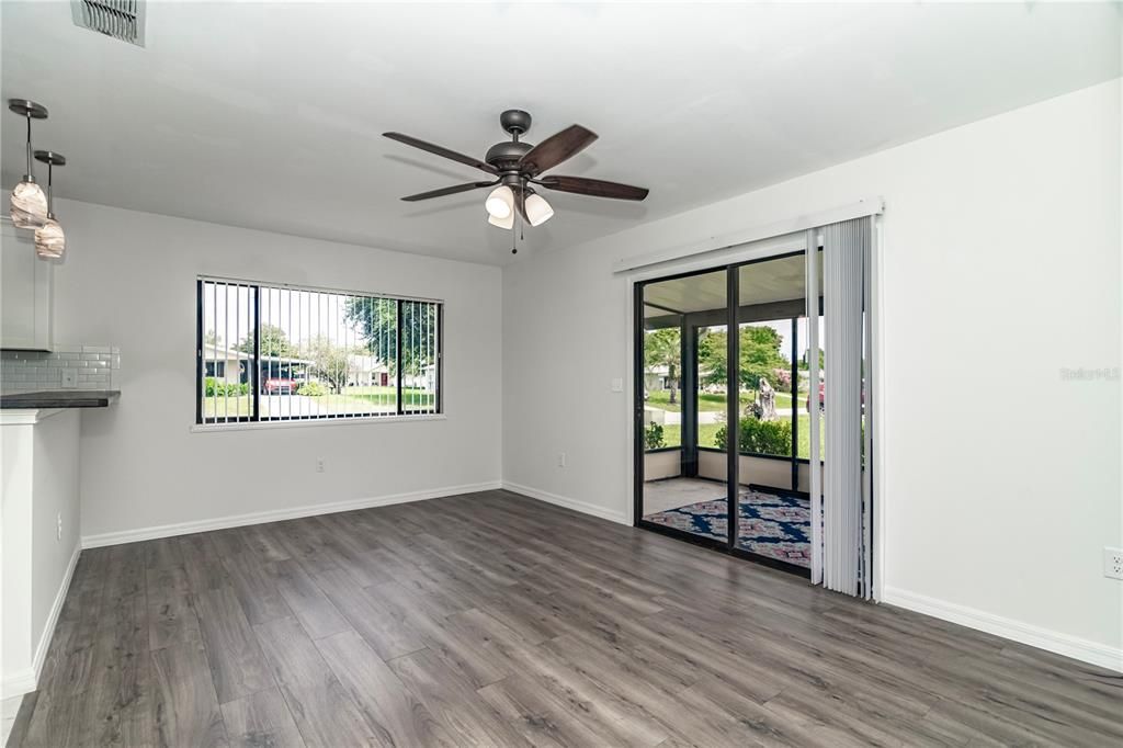 Active With Contract: $174,900 (2 beds, 2 baths, 960 Square Feet)