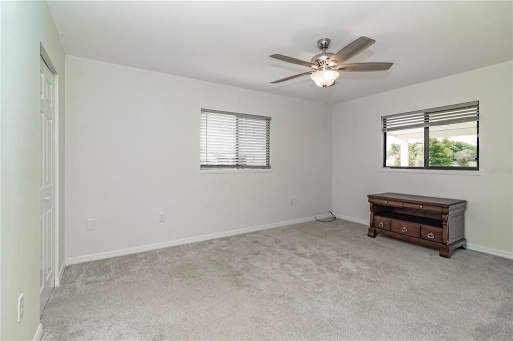 Active With Contract: $174,900 (2 beds, 2 baths, 960 Square Feet)